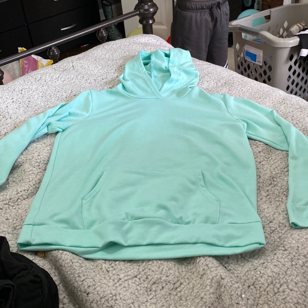 Lightweight teal/aqua colored sweatshirt 3/4 length sleeves